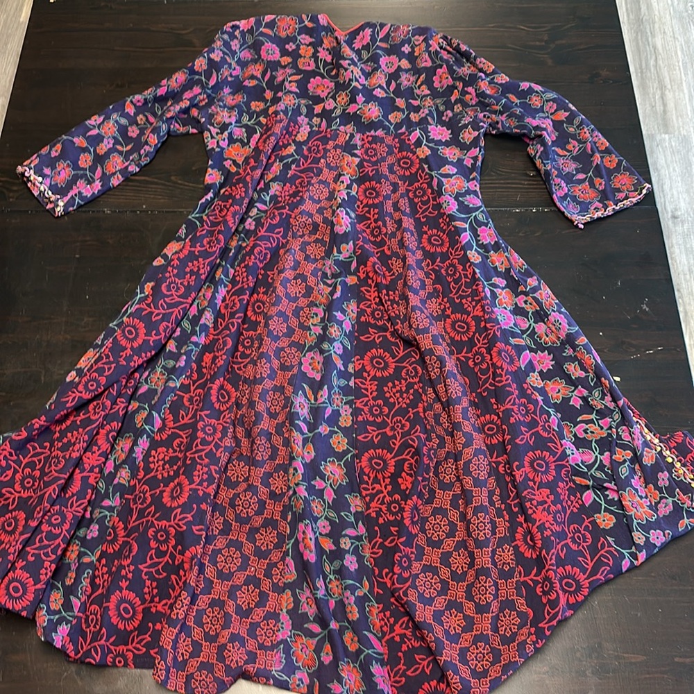 Floral vintage women Dress with Embellishments - Picture 2 of 2